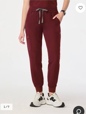 Figs Zamora Women's Maroon Drawstring Jogger Pants